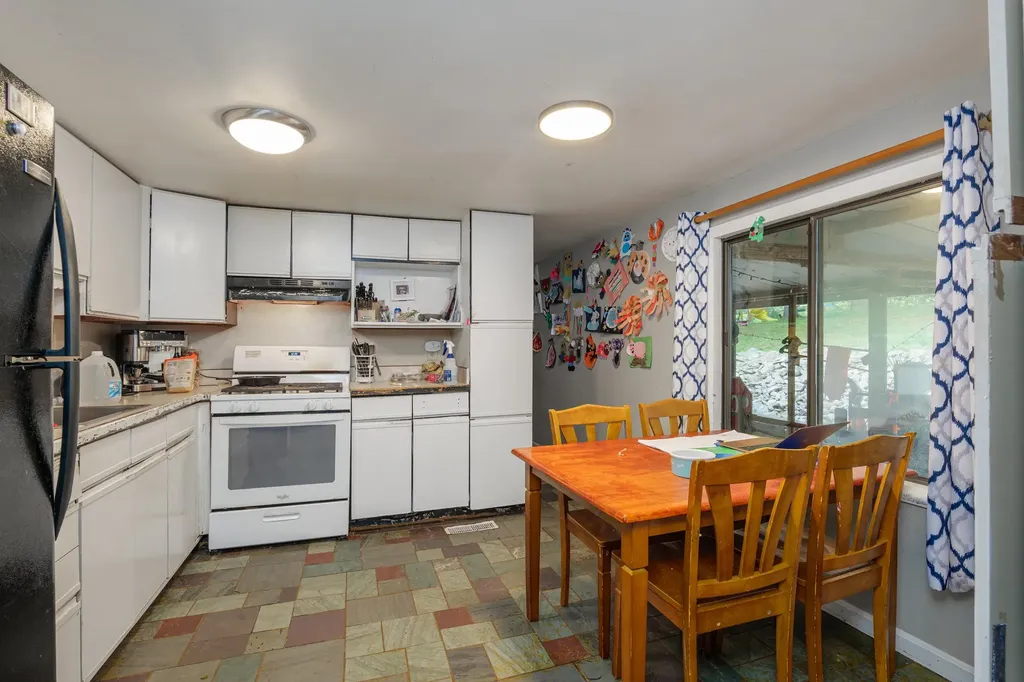 33 Haverhill Road East Kingston NH 03827