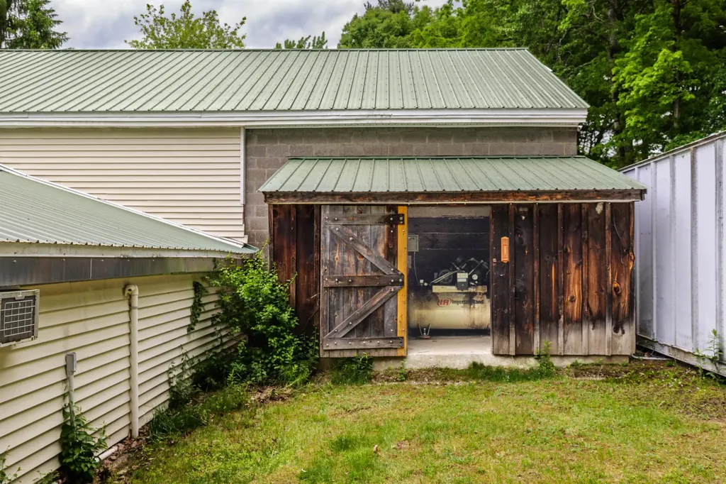 33 Haverhill Road East Kingston NH 03827
