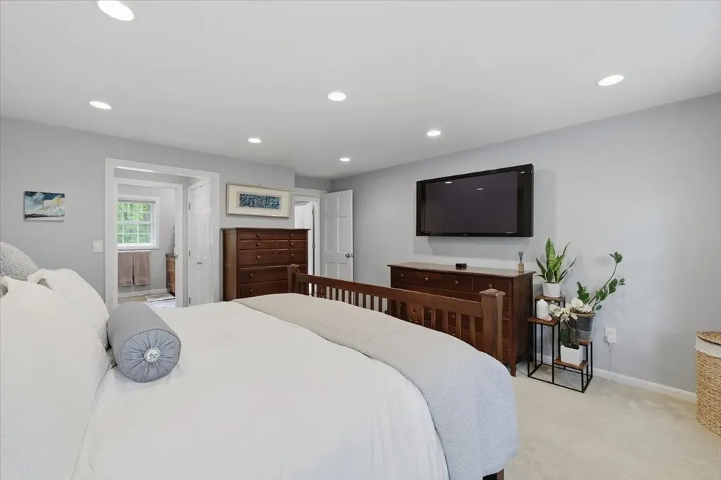 14 Forest Drive Auburn NH 03032