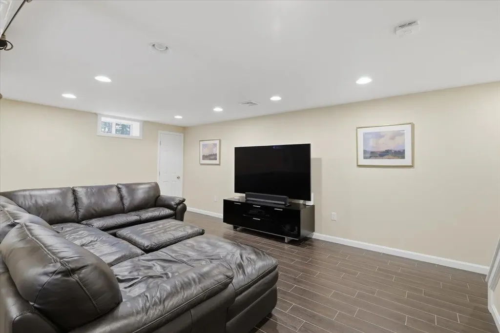 14 Forest Drive Auburn NH 03032