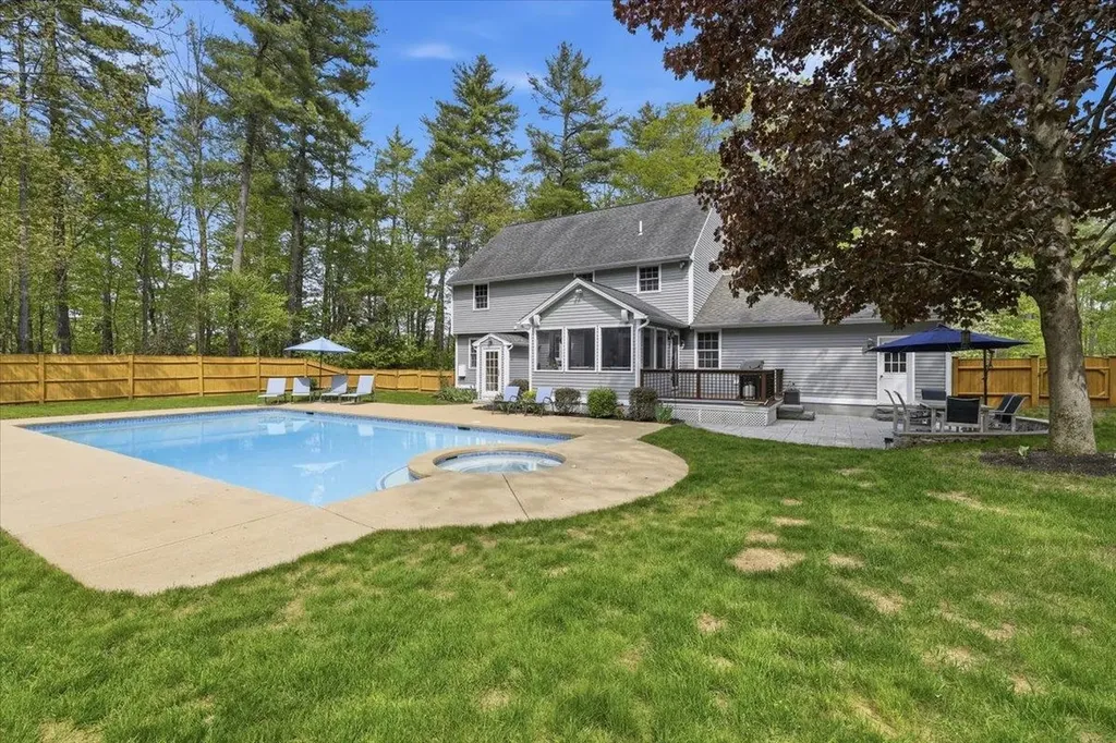 14 Forest Drive Auburn NH 03032
