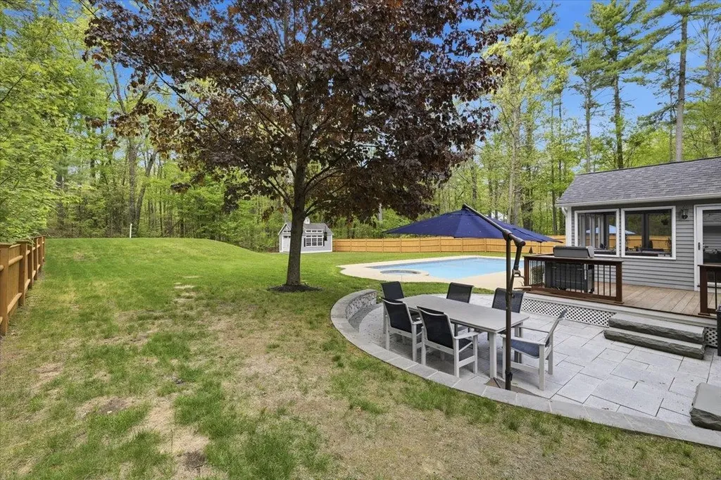 14 Forest Drive Auburn NH 03032