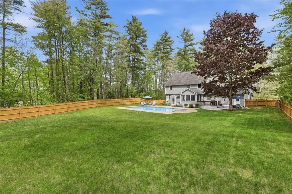 14 Forest Drive Auburn NH 03032