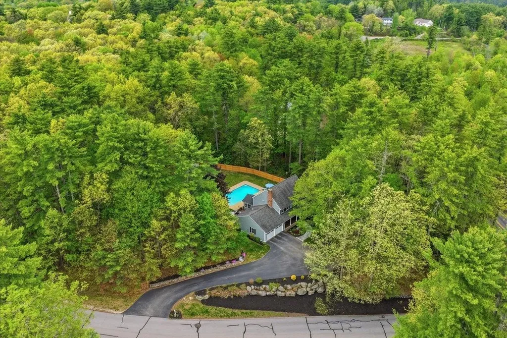 14 Forest Drive Auburn NH 03032