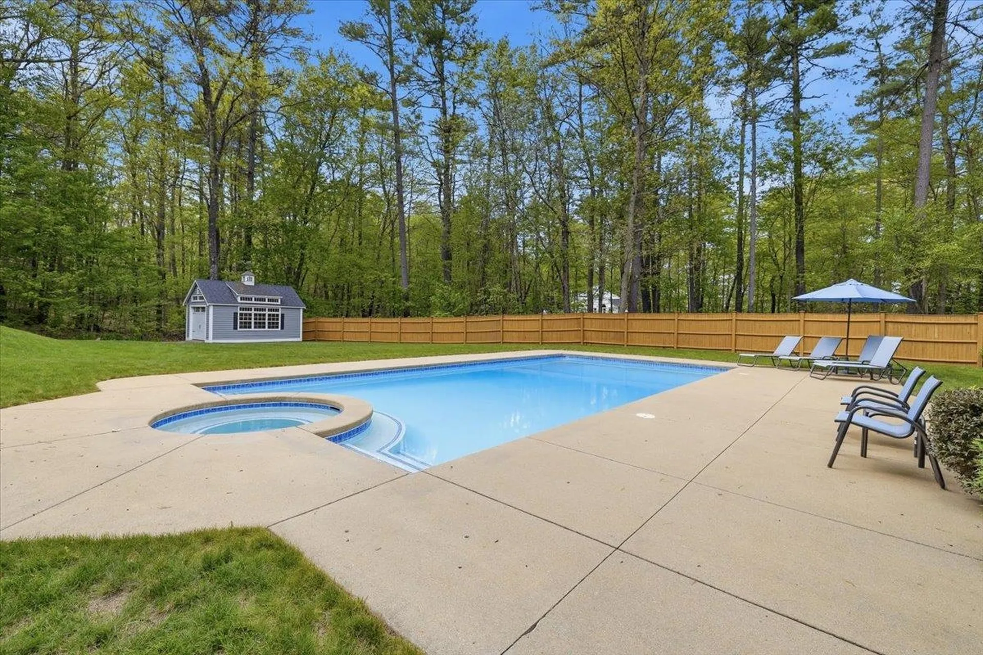 14 Forest Drive Auburn NH 03032