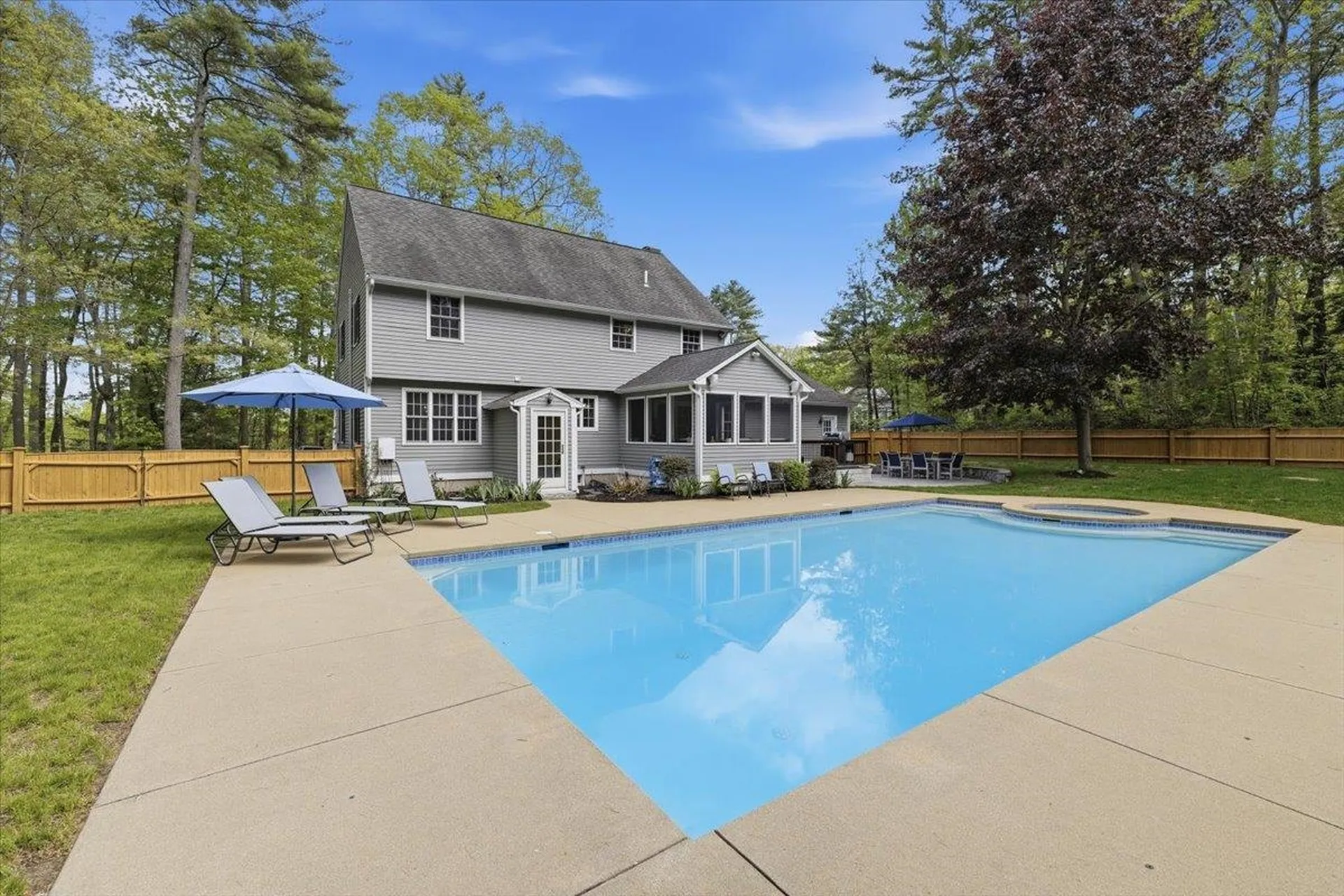 14 Forest Drive Auburn NH 03032