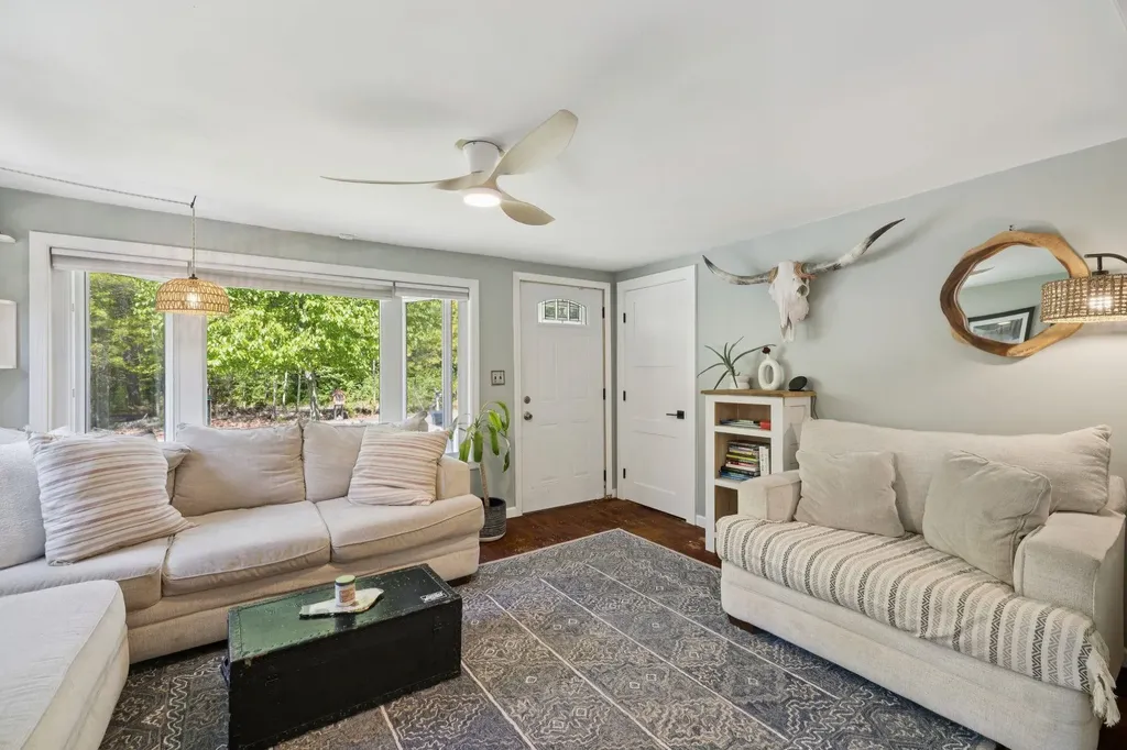 27 Langs Lane Newmarket NH 03857