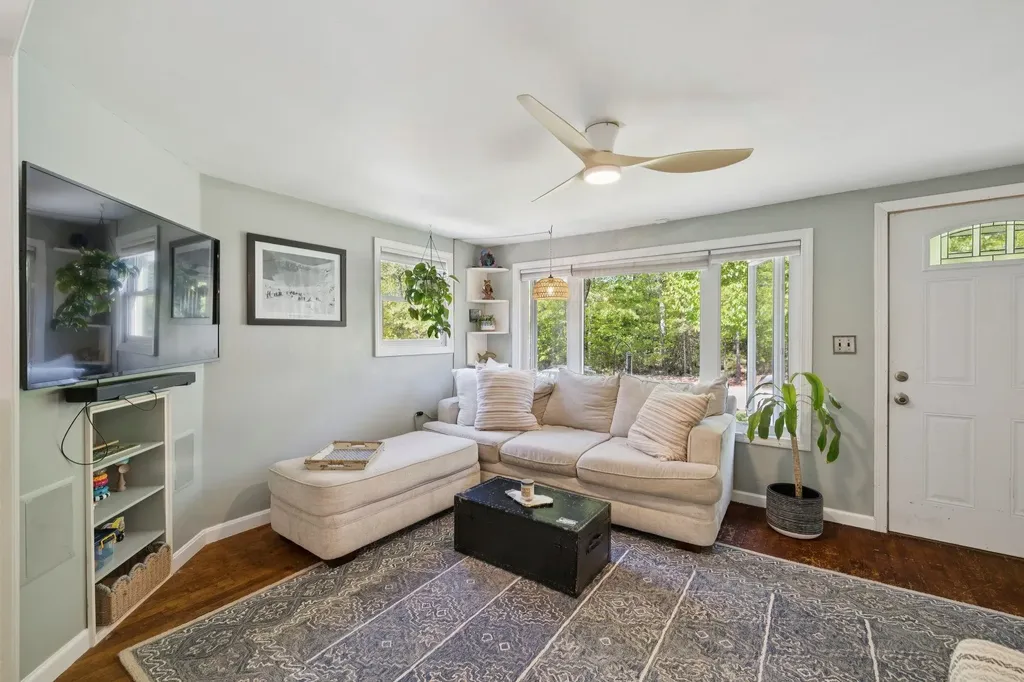 27 Langs Lane Newmarket NH 03857