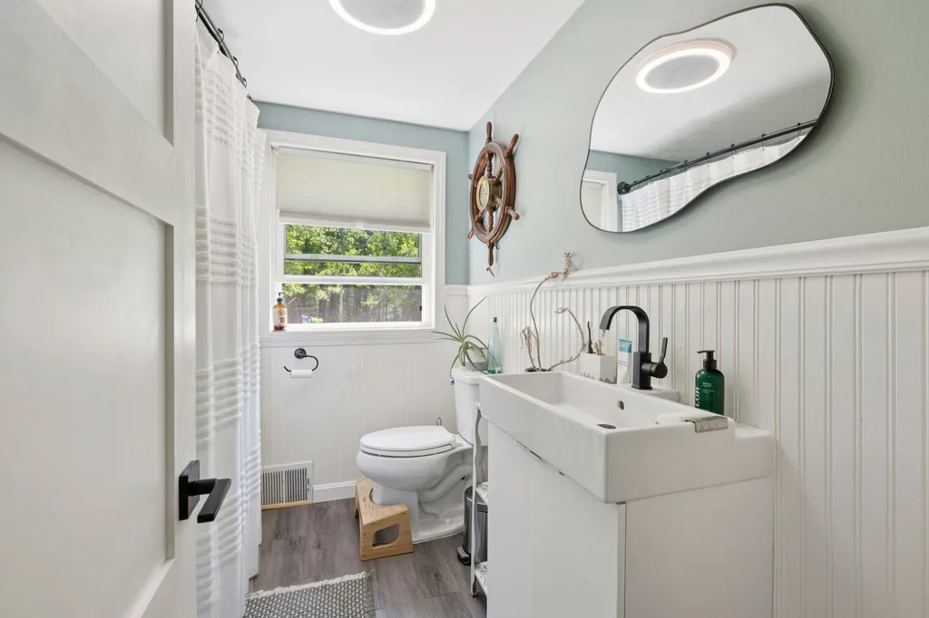 27 Langs Lane Newmarket NH 03857