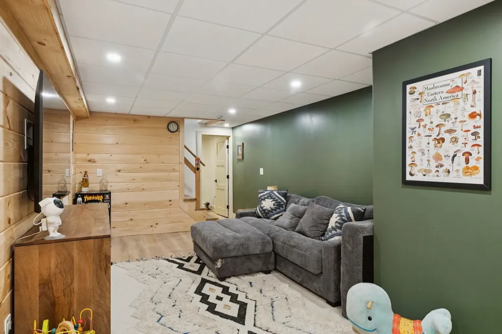 27 Langs Lane Newmarket NH 03857