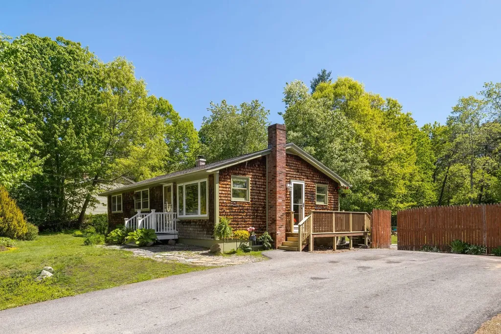 27 Langs Lane Newmarket NH 03857
