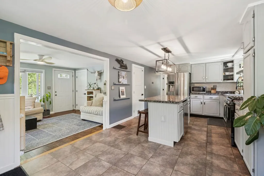 27 Langs Lane Newmarket NH 03857