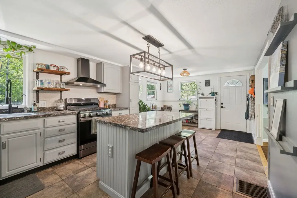 27 Langs Lane Newmarket NH 03857