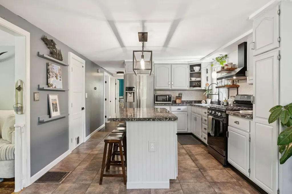 27 Langs Lane Newmarket NH 03857