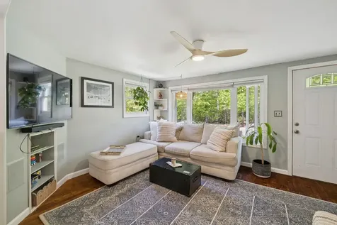 27 Langs Lane Newmarket NH 03857