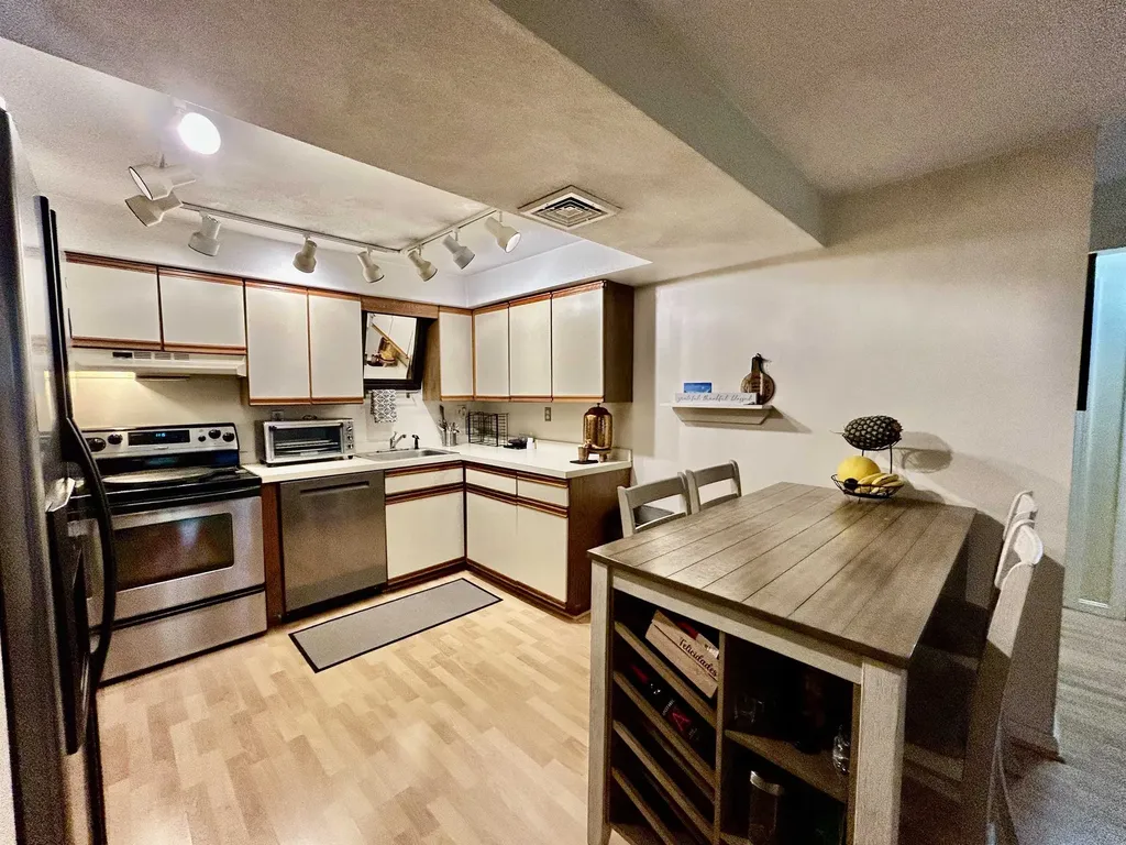 6 Heritage Village Drive Nashua NH 03062