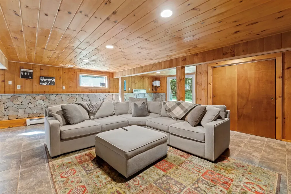 16 Hampshire Drive Gilford NH 03249