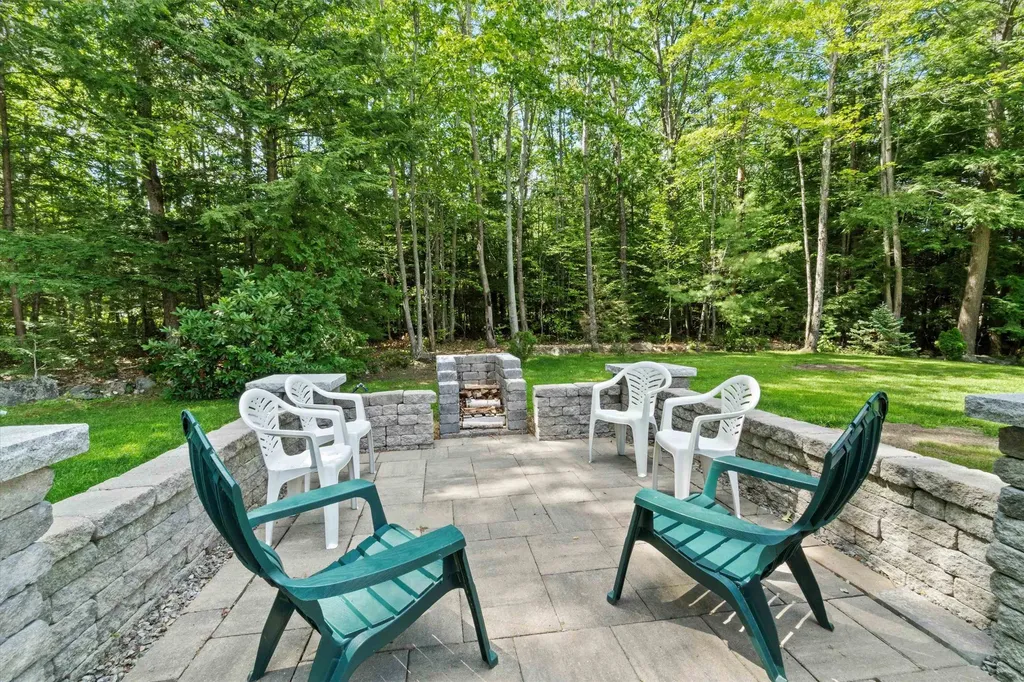 16 Hampshire Drive Gilford NH 03249