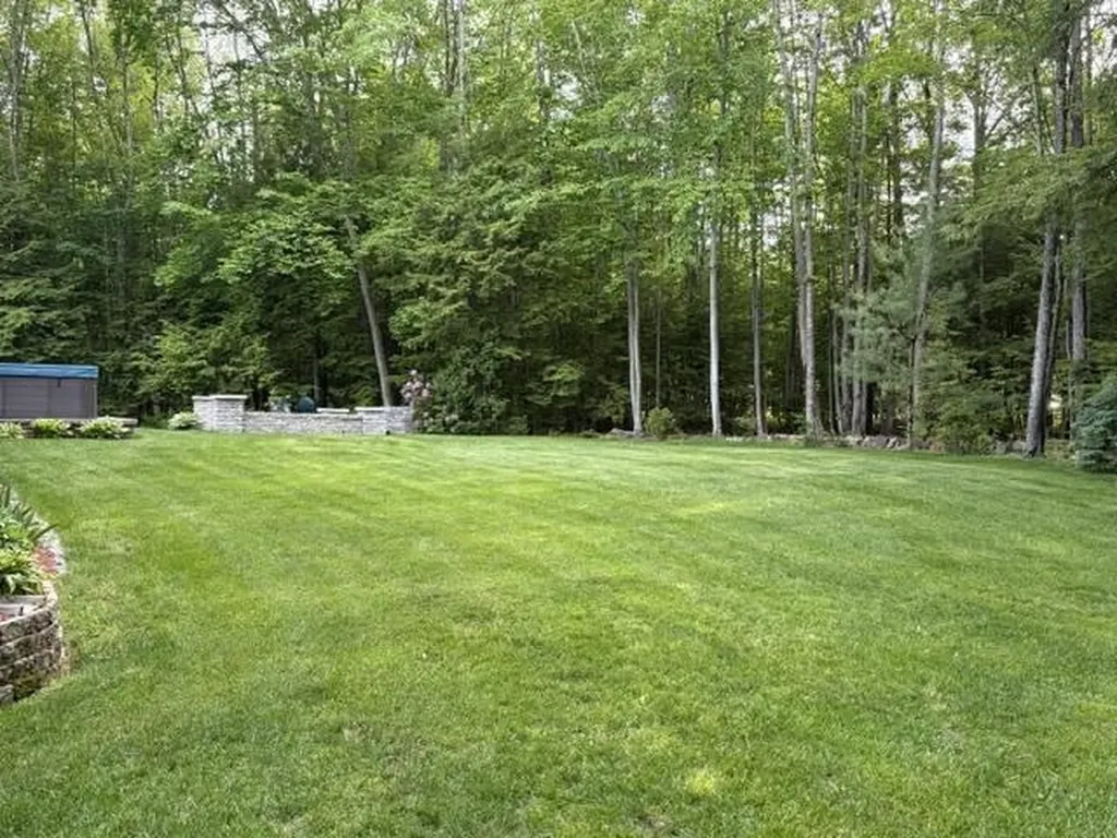 16 Hampshire Drive Gilford NH 03249