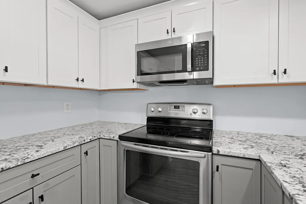 4 Clinton Court Merrimack NH 03054