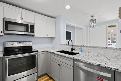 4 Clinton Court Merrimack NH 03054