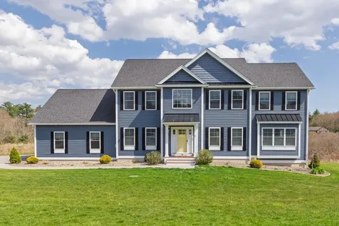 18 Caymus Ridge Salem NH 03079