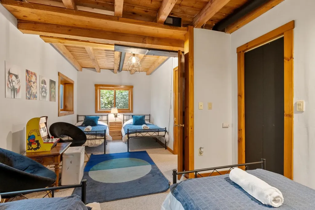 34 Jowders Cove Road Rindge NH 03461