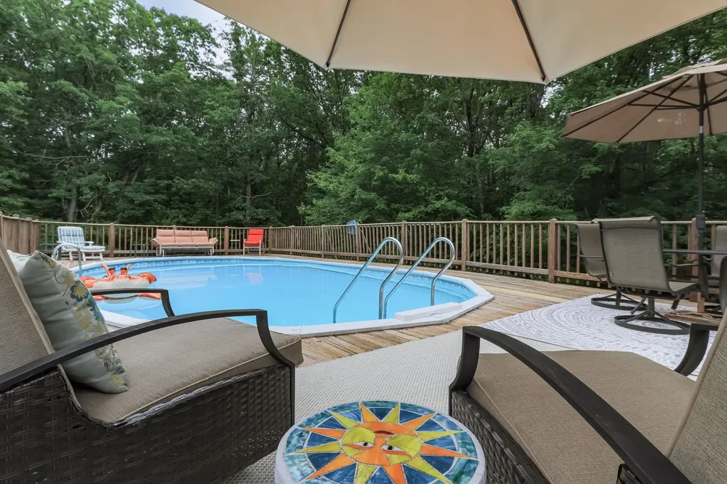 59 Whipplewill Road New Boston NH 03070