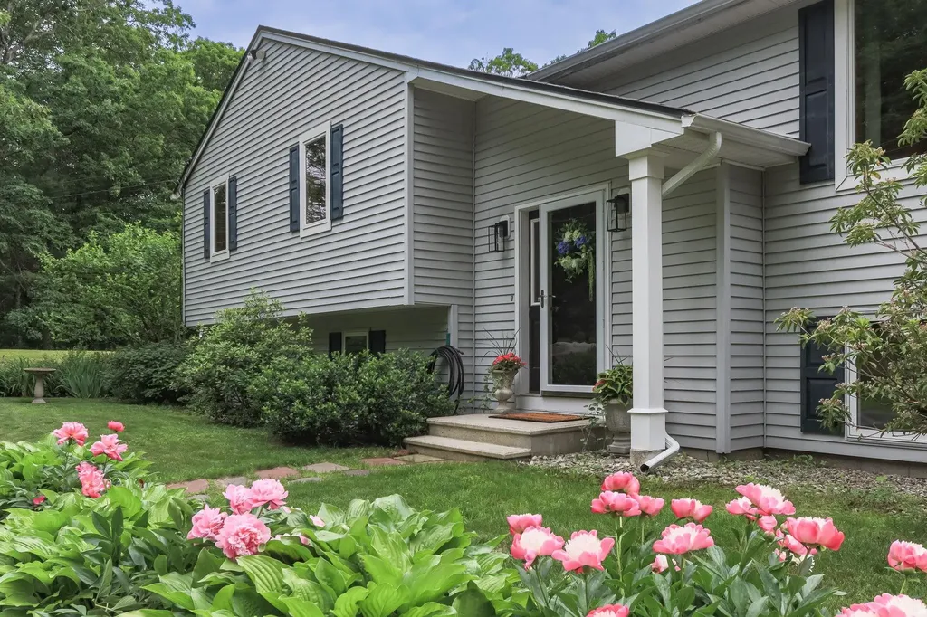 59 Whipplewill Road New Boston NH 03070