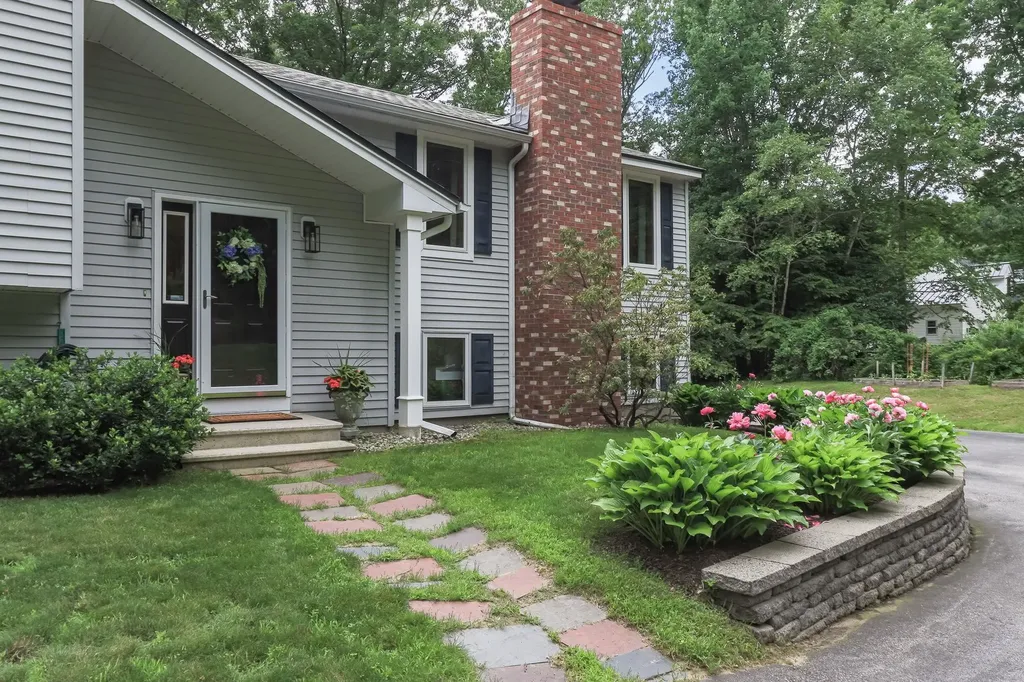 59 Whipplewill Road New Boston NH 03070