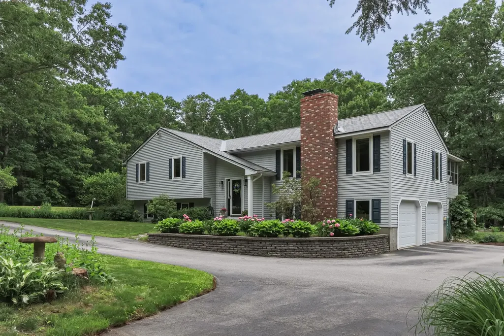 59 Whipplewill Road New Boston NH 03070