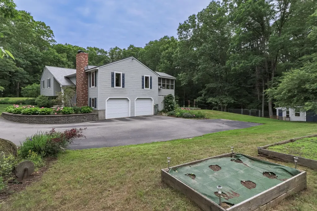 59 Whipplewill Road New Boston NH 03070
