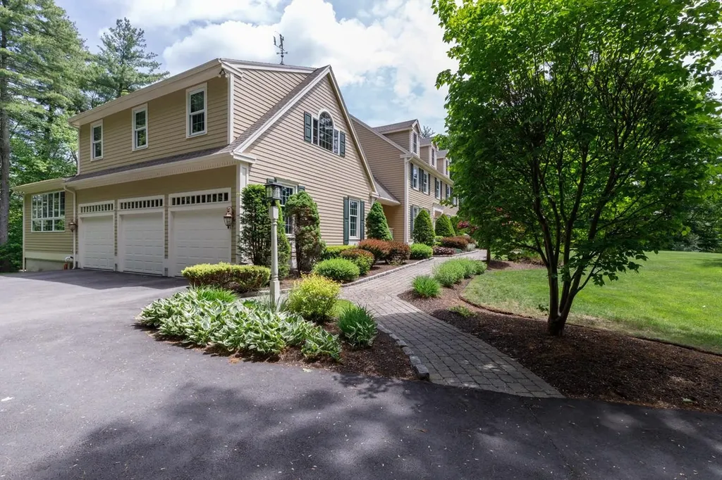 3 Aberdeen St Street Windham NH 03087