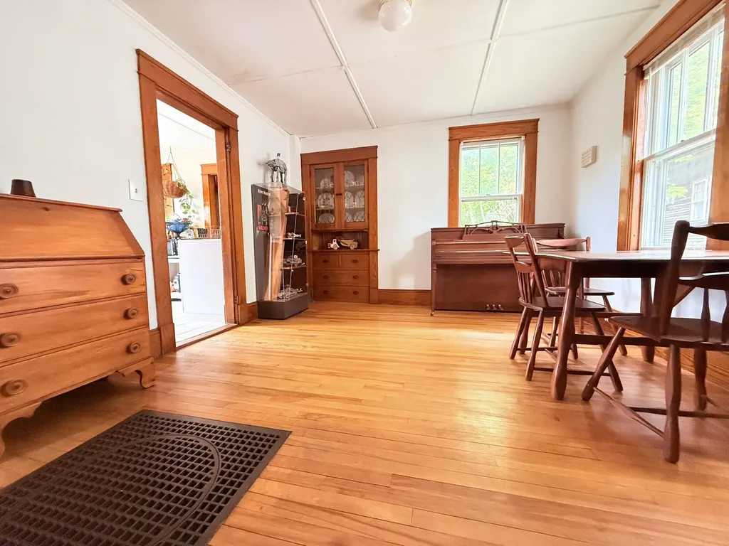 27 Columbus Circle Newport NH 03773