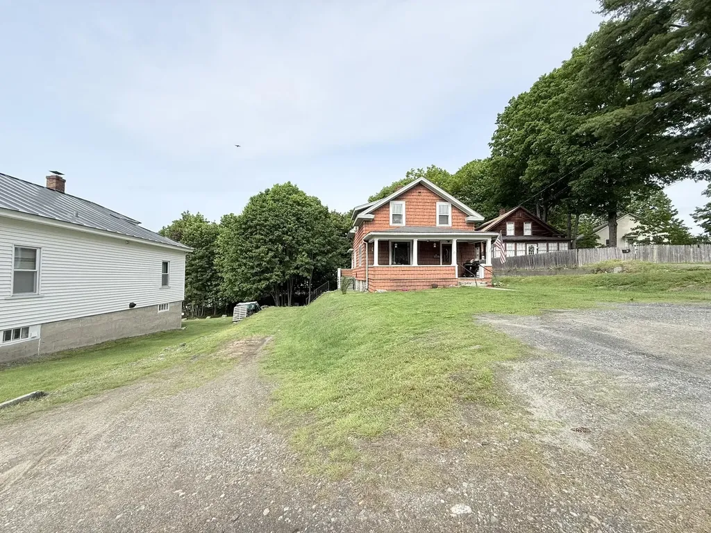 27 Columbus Circle Newport NH 03773