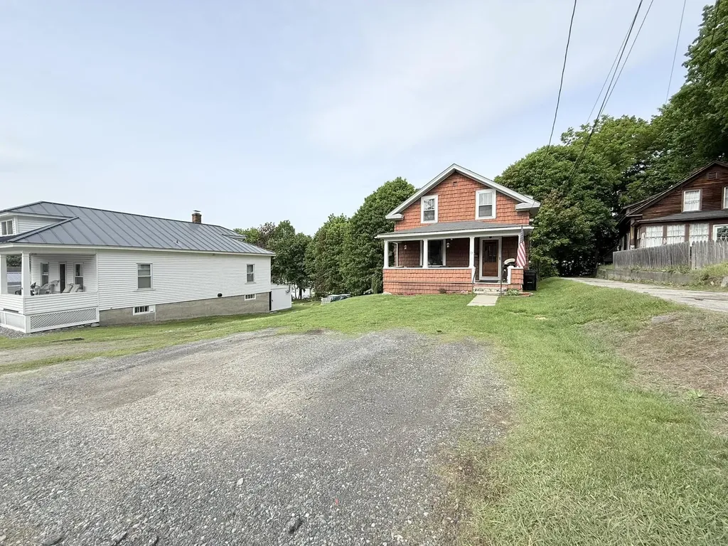 27 Columbus Circle Newport NH 03773