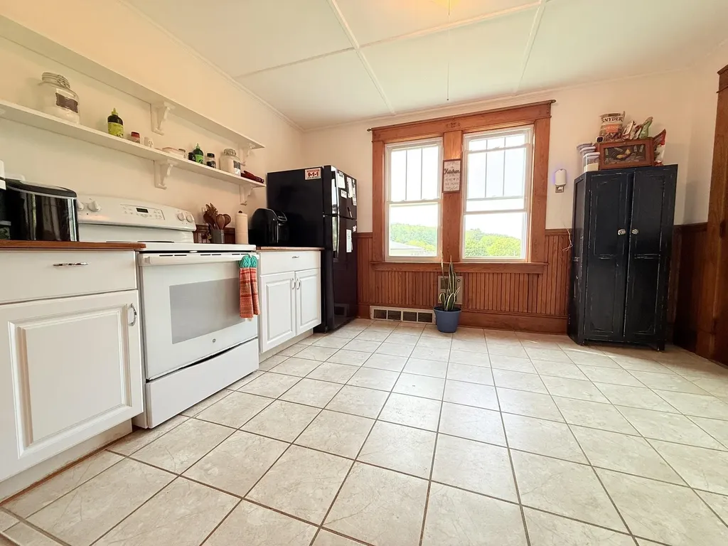 27 Columbus Circle Newport NH 03773