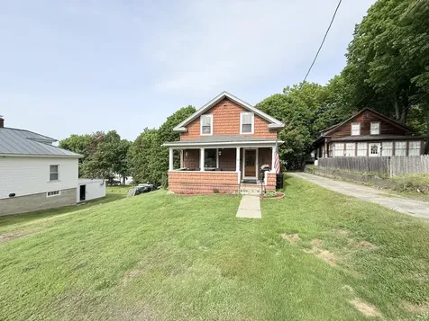 27 Columbus Circle Newport NH 03773