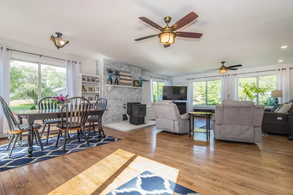 742 Rte 7b-central Clarendon VT 05759