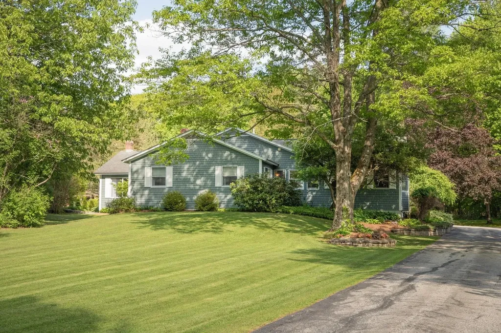 742 Rte 7b-central Clarendon VT 05759