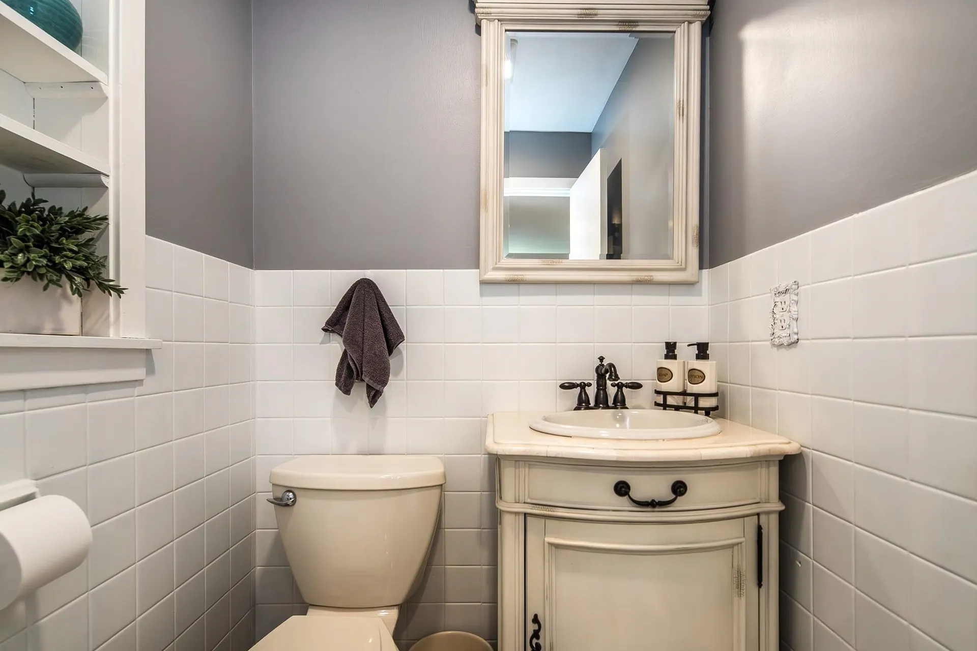 742 Rte 7b-central Clarendon VT 05759