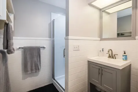 742 Rte 7b-central Clarendon VT 05759