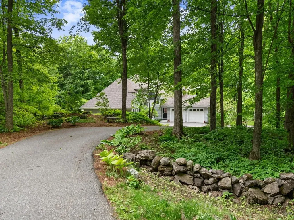 86 Wildwood Court Shelburne VT 05482
