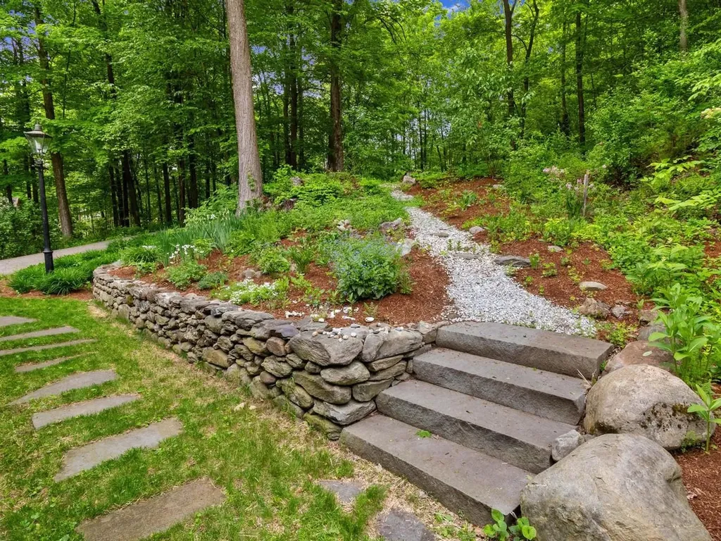 86 Wildwood Court Shelburne VT 05482