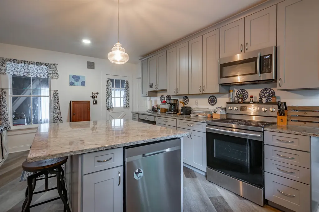 337 Roxbury Street Keene NH 03431