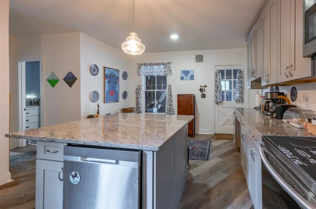 337 Roxbury Street Keene NH 03431
