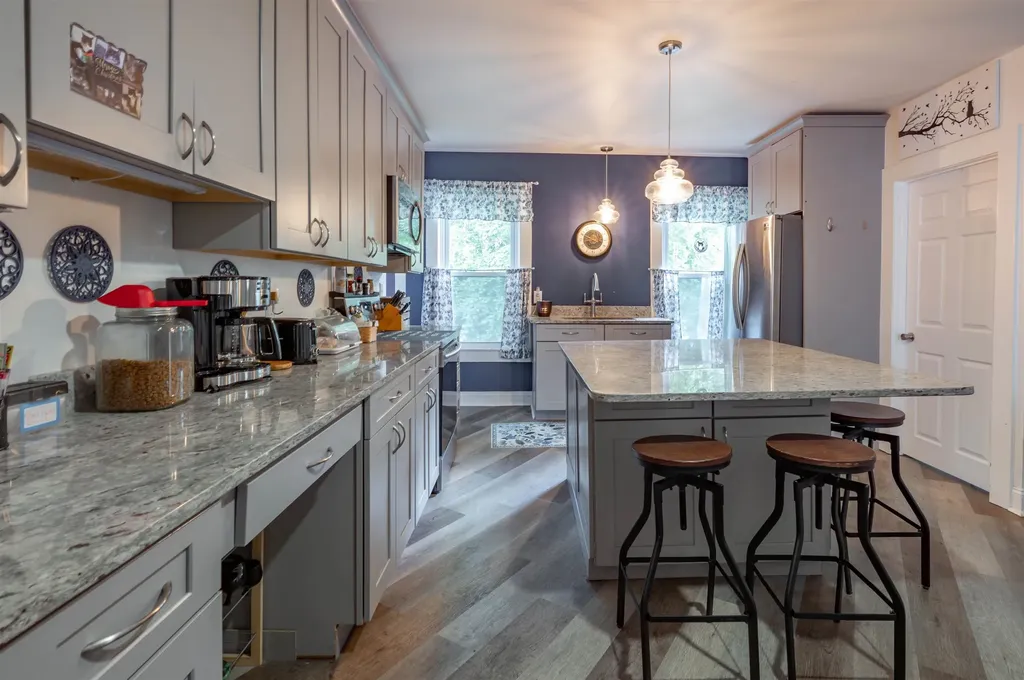 337 Roxbury Street Keene NH 03431