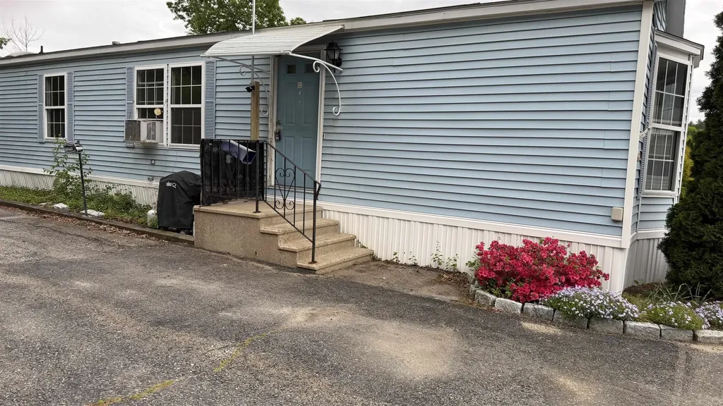 78 Thistle Way Manchester NH 03109