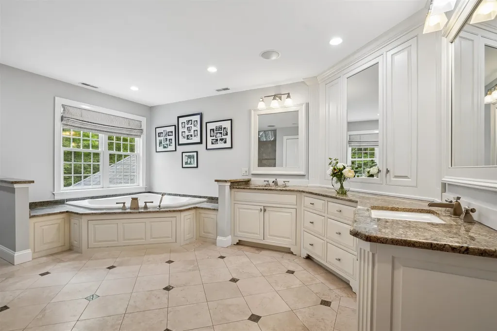 14 Aspen Lane Bedford NH 03110