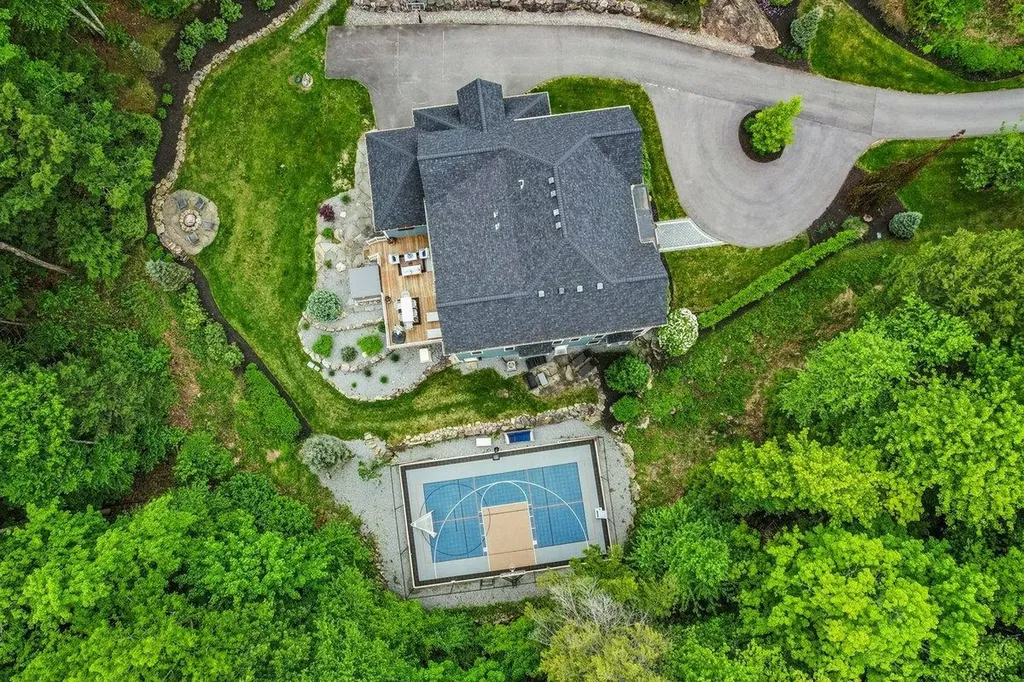 14 Aspen Lane Bedford NH 03110